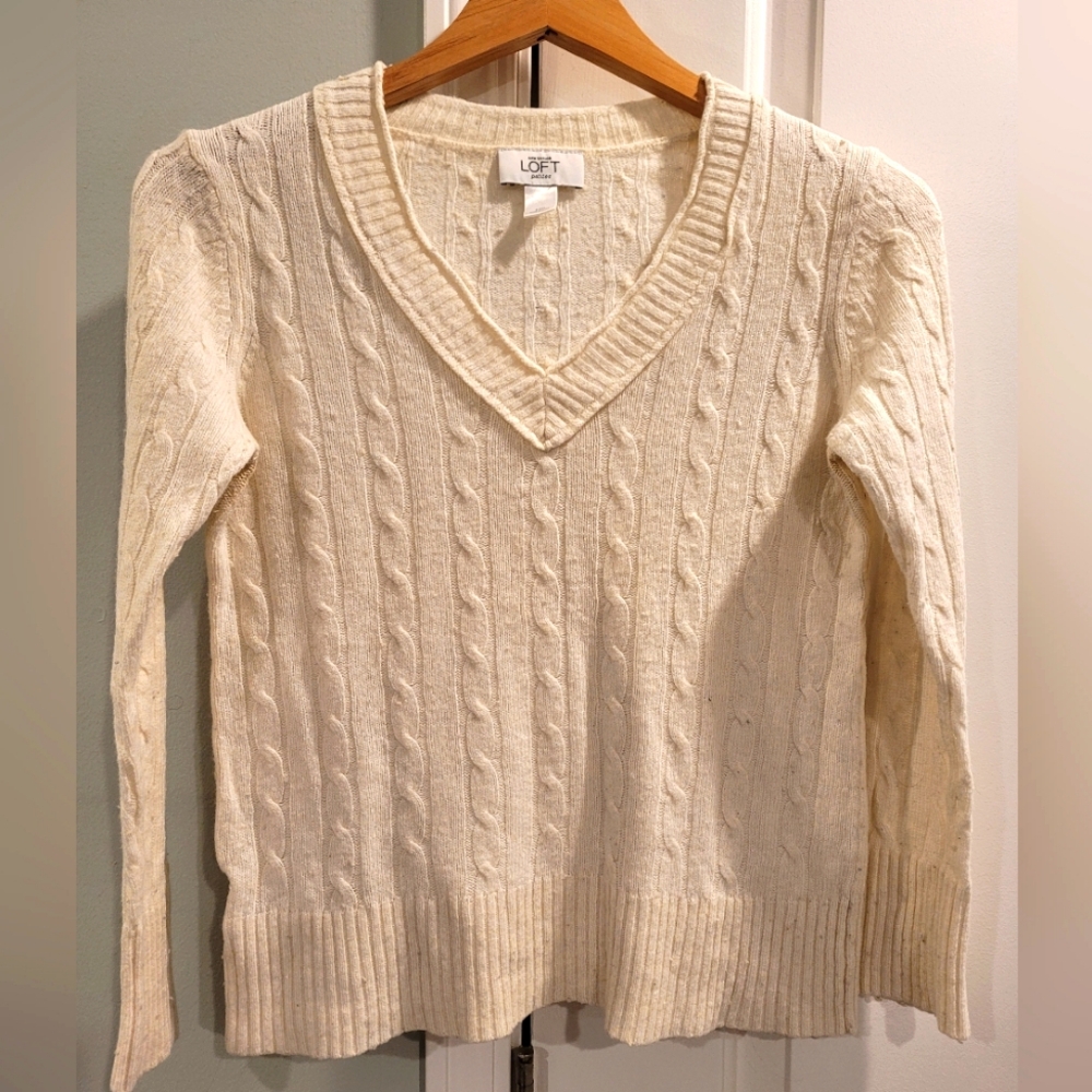 LOFT cream cable knit v-neck sweater size MP